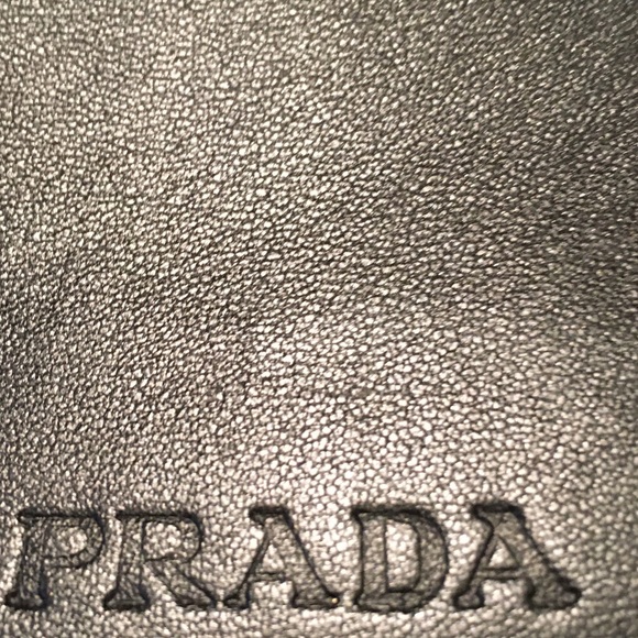 Prada handbag - Picture 9 of 11